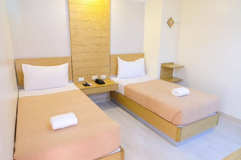 Chambre Mactan Hotel Lapu-Lapu City Exteriör bild