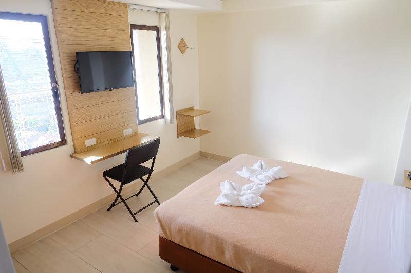 Chambre Mactan Hotel Lapu-Lapu City Exteriör bild