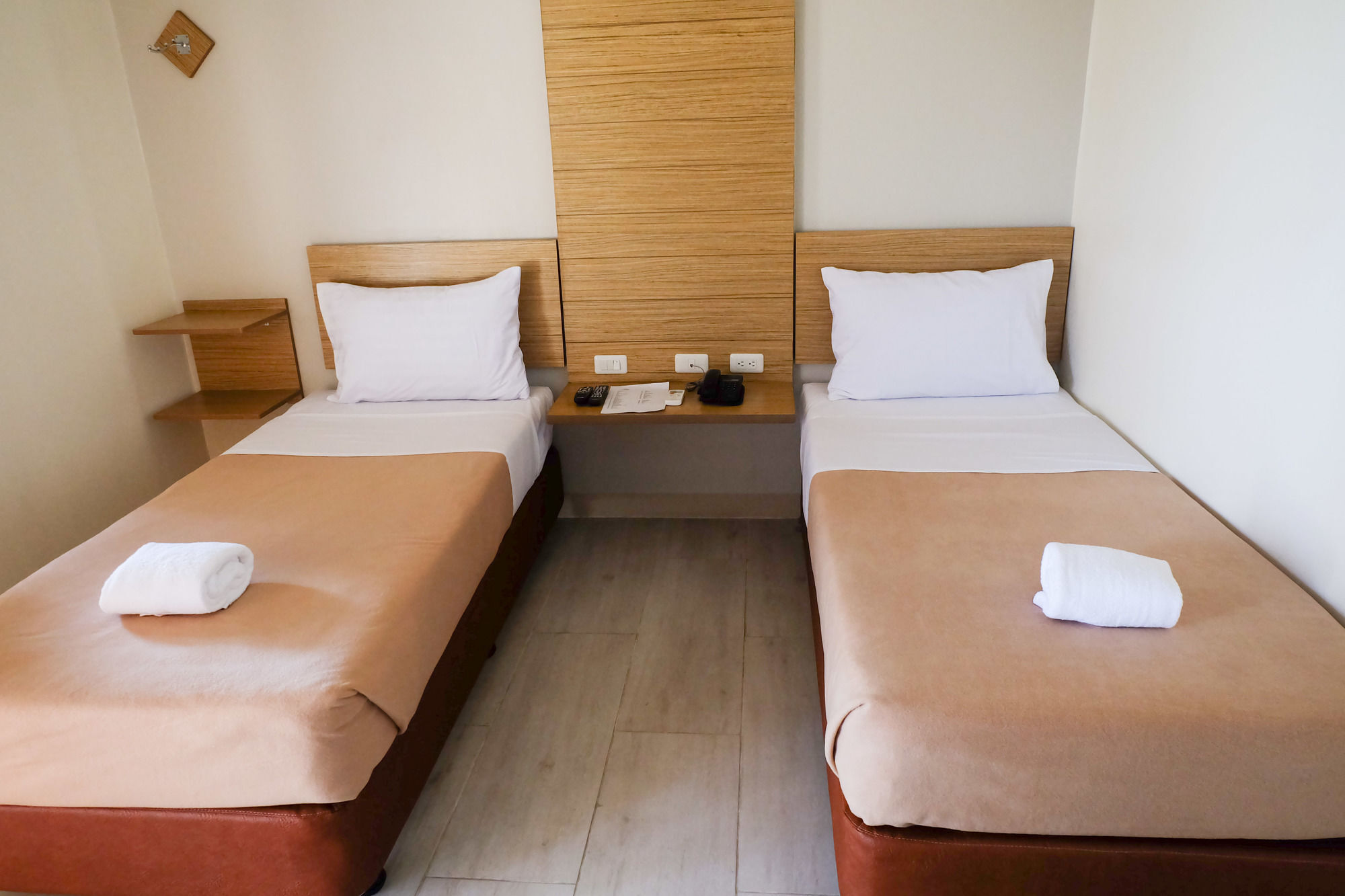 Chambre Mactan Hotel Lapu-Lapu City Exteriör bild