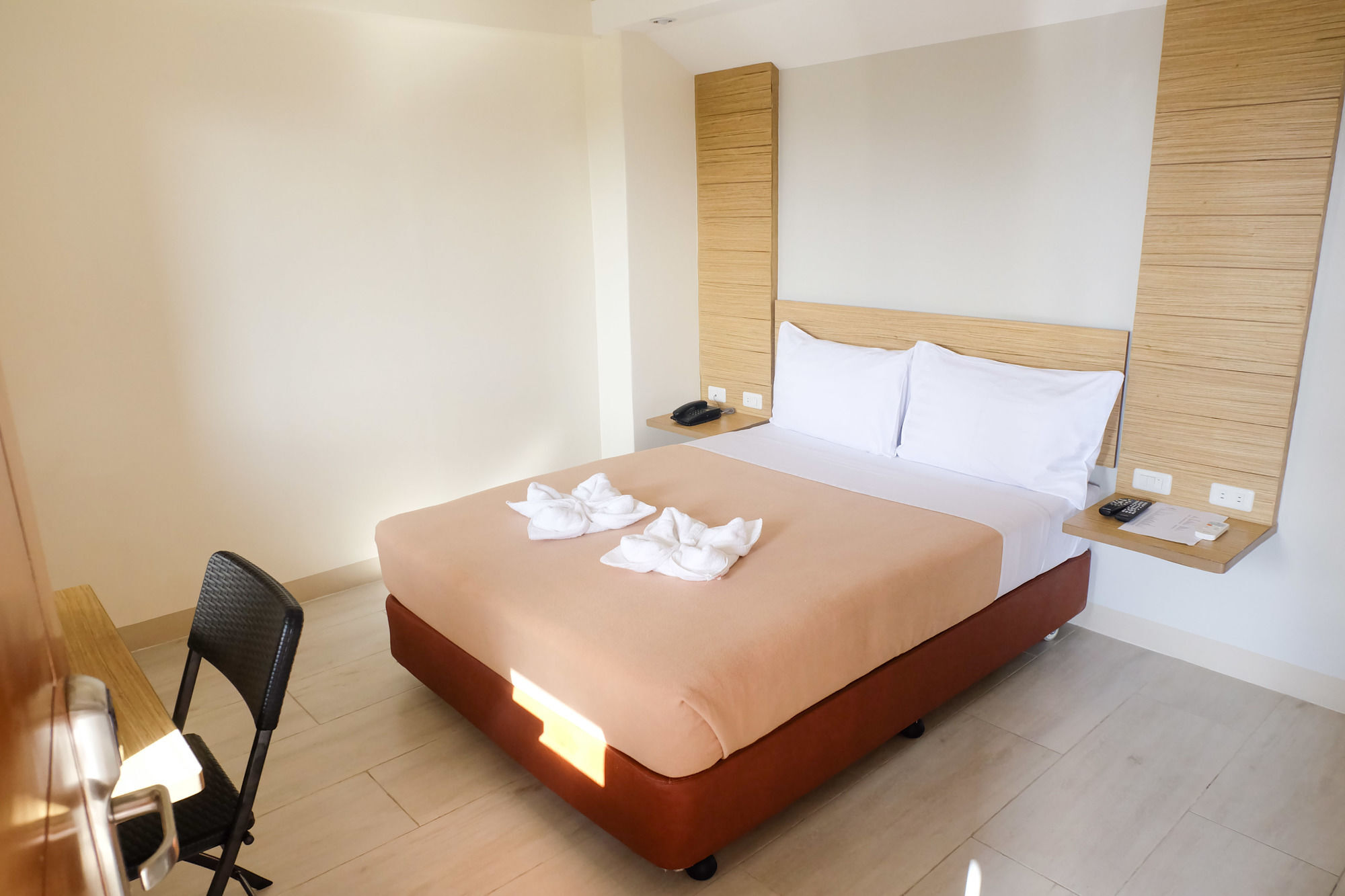 Chambre Mactan Hotel Lapu-Lapu City Exteriör bild