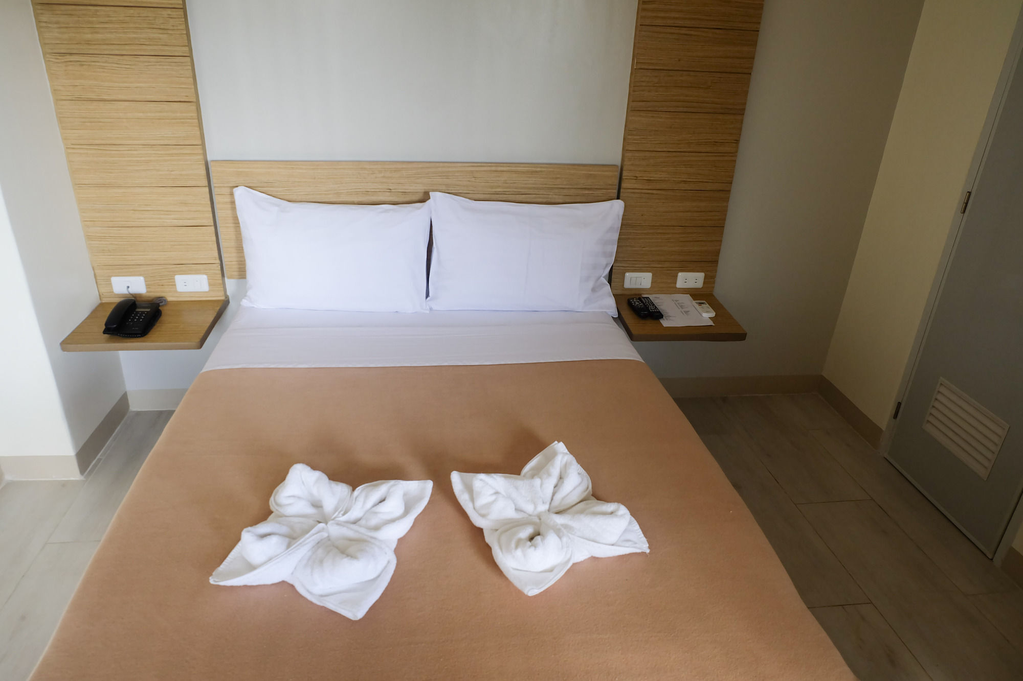 Chambre Mactan Hotel Lapu-Lapu City Exteriör bild
