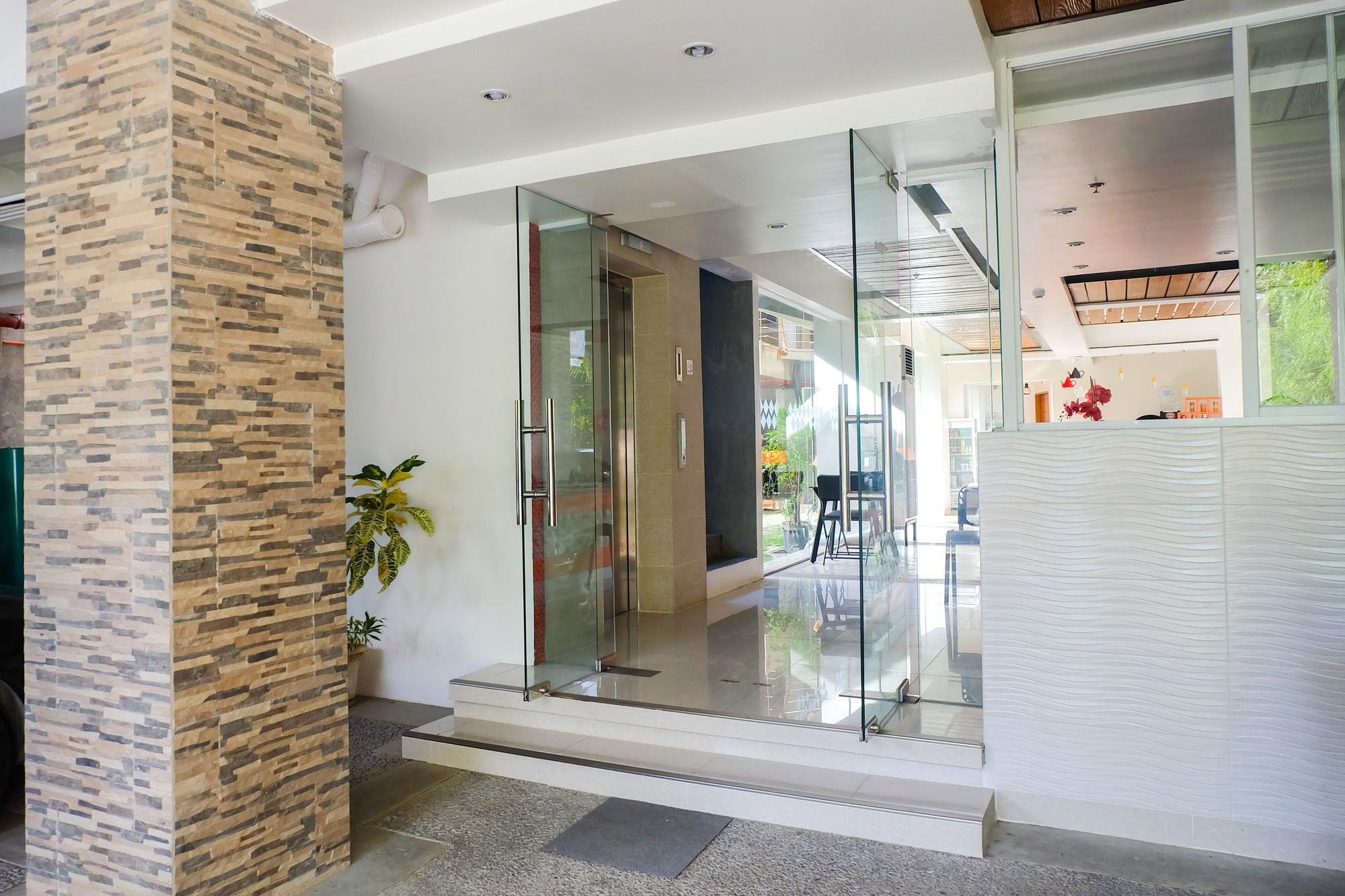Chambre Mactan Hotel Lapu-Lapu City Exteriör bild